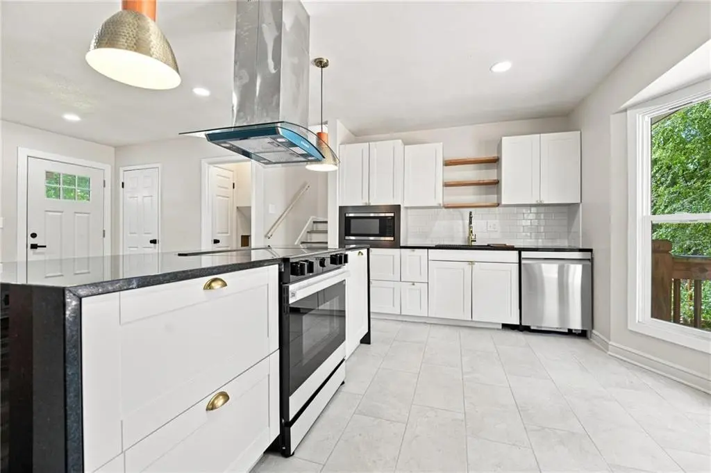 8812 W 72nd ST, Overland Park, KS 66204
