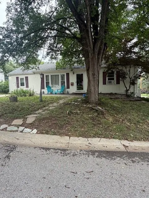 2701 Southeast TRL, St Joseph, MO 64506