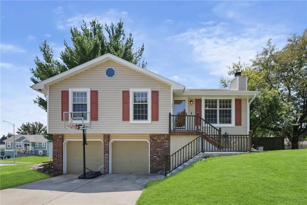 501 Sharon DR, Liberty, MO 64068