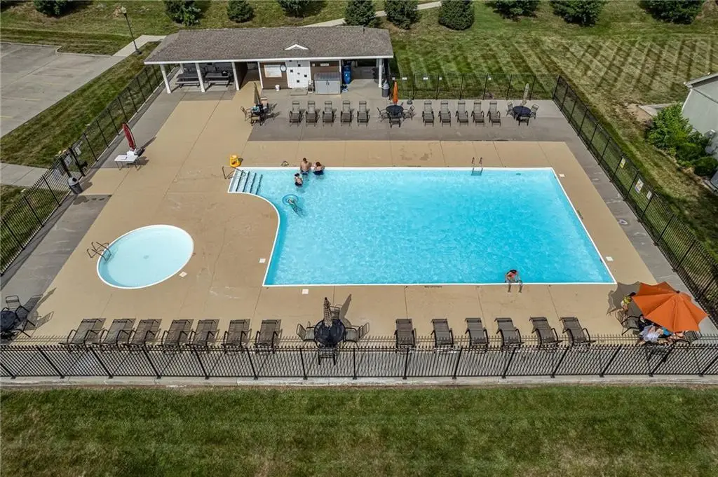 408 Lee DR, Kearney, MO 64060