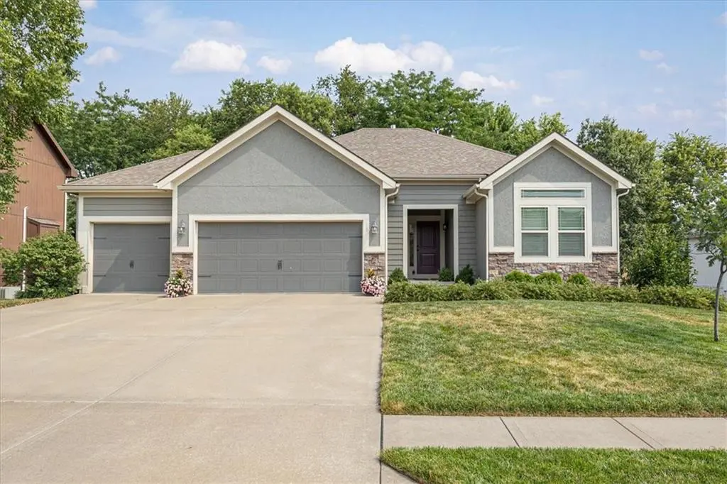 408 Lee DR, Kearney, MO 64060