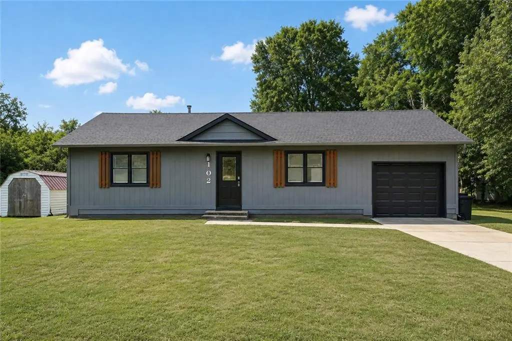 102 SE 245 RD, Warrensburg, MO 64093