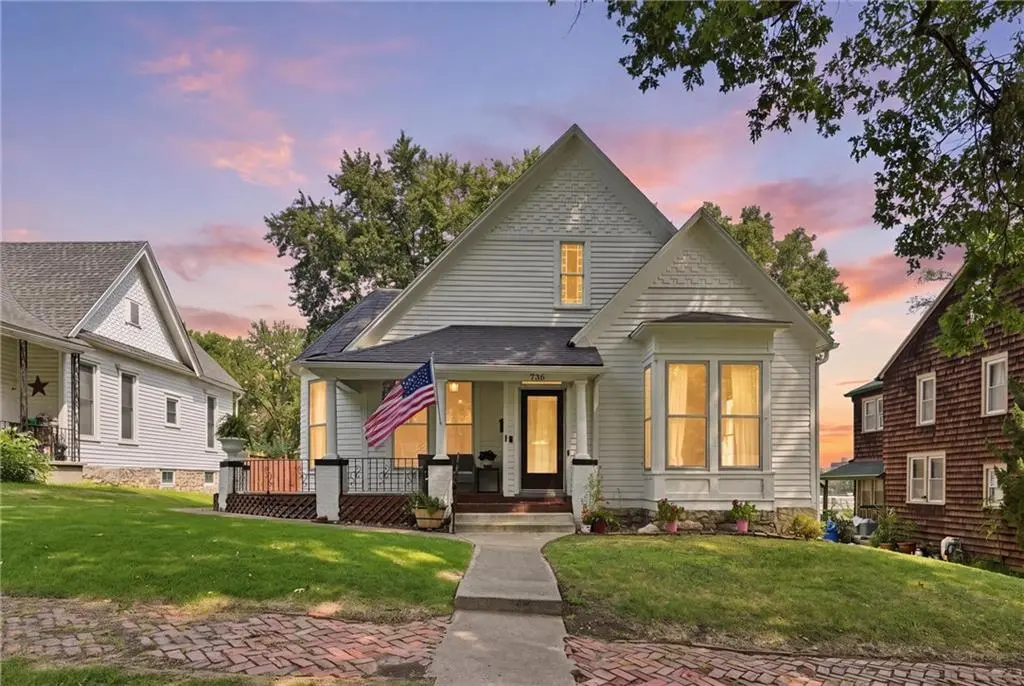 736 Walnut ST, Leavenworth, KS 66048