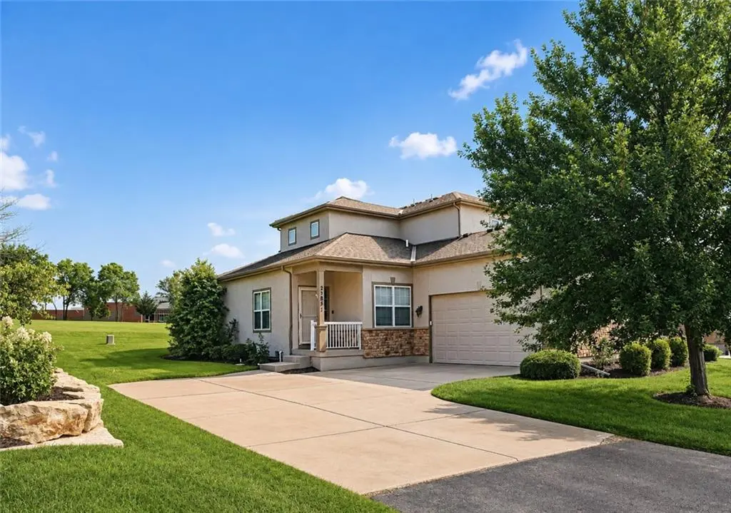 21871 W 116th PL, Olathe, KS 66061