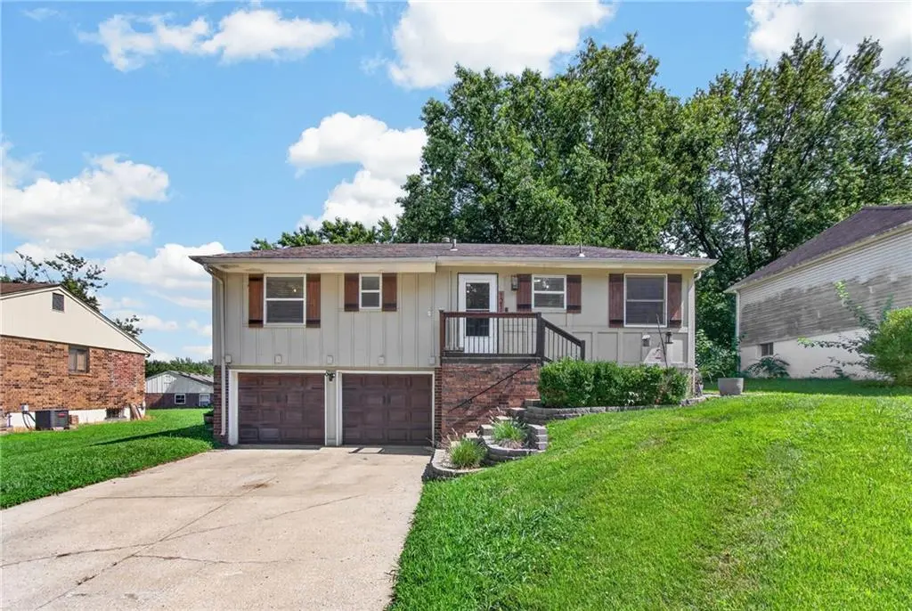 1216 NW Somerset CT, Blue Springs, MO 64015