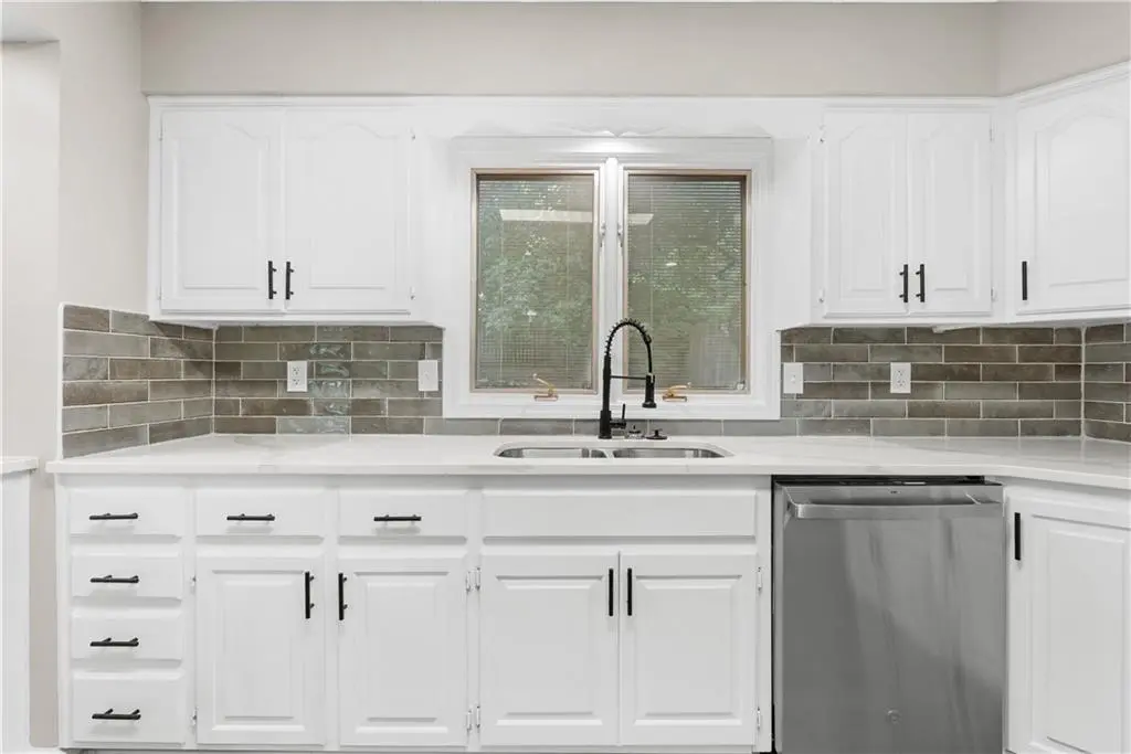 7232 N Monroe AVE, Gladstone, MO 64119