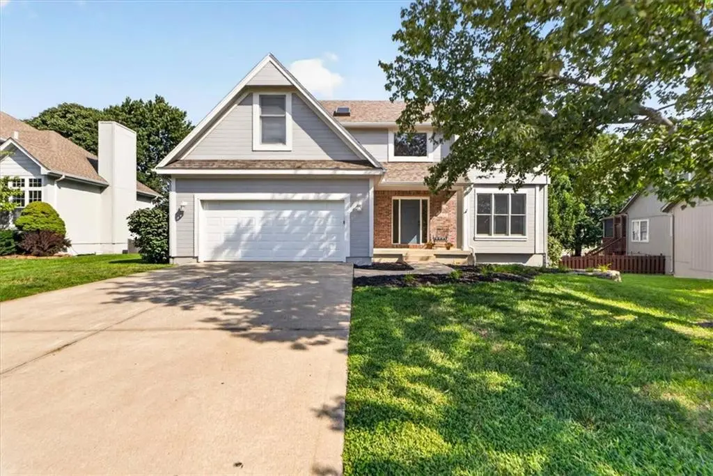 1037 SW Sunflower DR, Lee's Summit, MO 64081