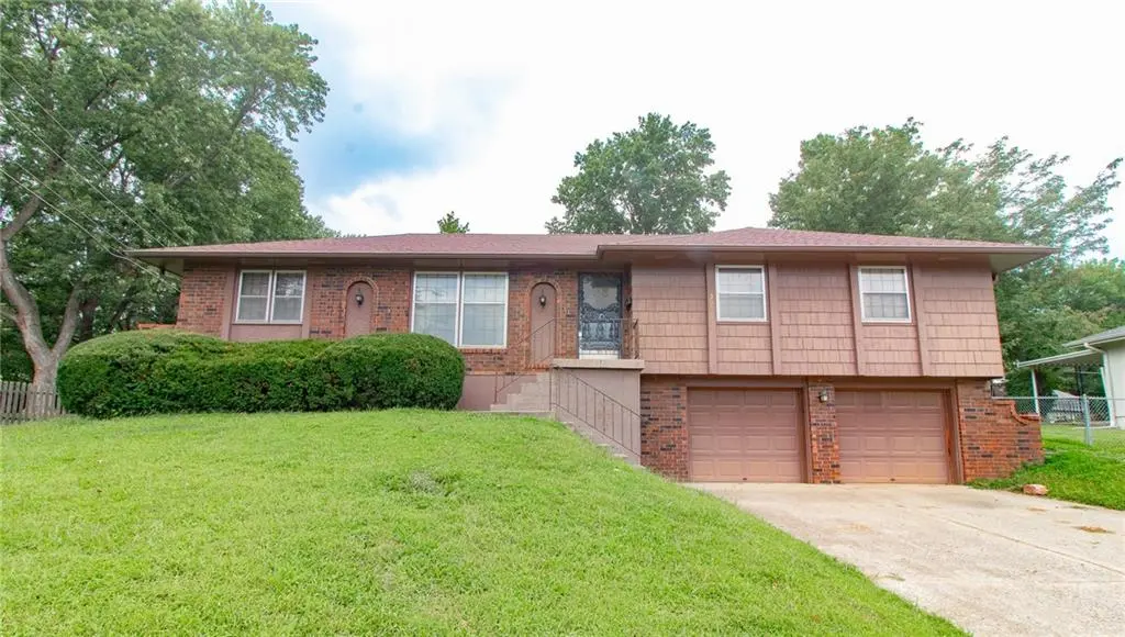 3026 S Kendall DR, Independence, MO 64055