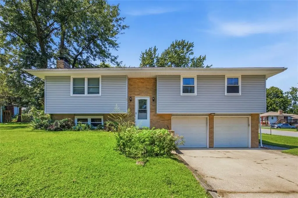 1008 S 21st TER, Leavenworth, KS 66048