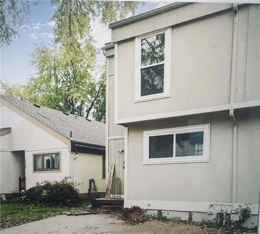 12111 W 66th ST, Shawnee, KS 66216
