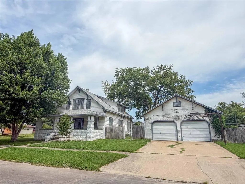 301 S ELM ST, Iola, KS 66749