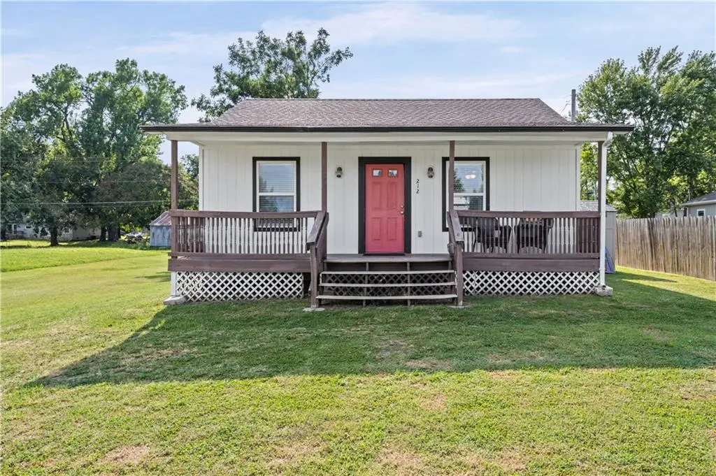 212 S Poplar ST, Ottawa, KS 66067