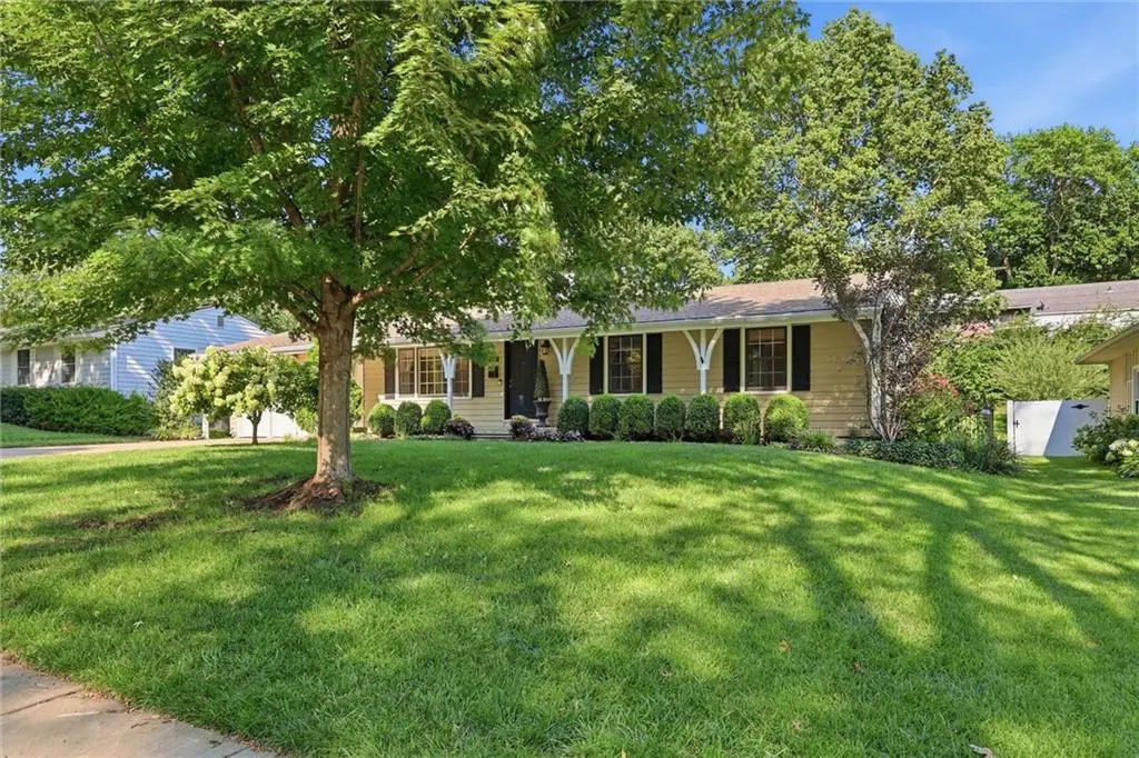 8705 Belleview AVE, Kansas City, MO 64114