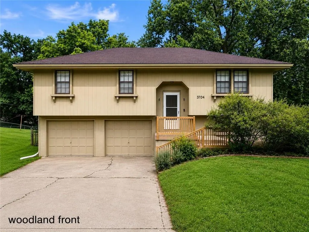 3704 N Woodland AVE, Kansas City, MO 64116