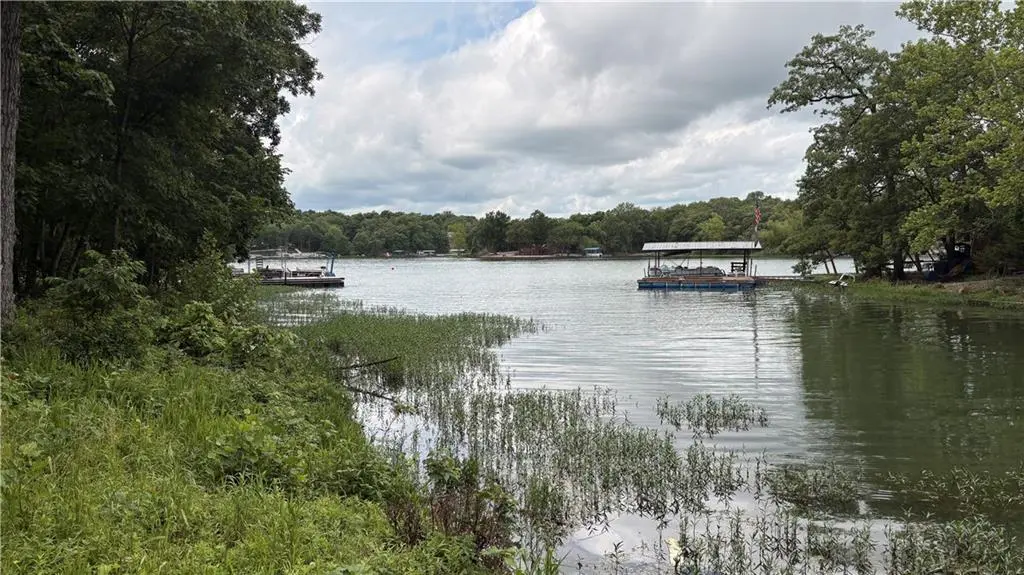 18 Lakeview DR, La Cygne, KS 66040