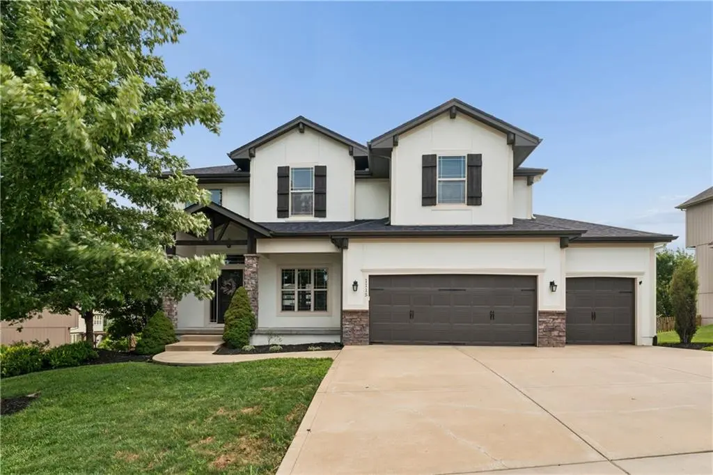 1115 Metfield LN, Raymore, MO 64083