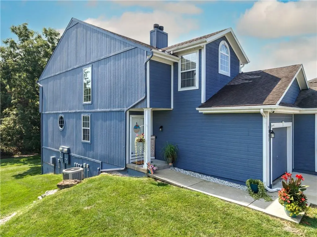 5531 NW MOONLIGHT MEADOW DR, Lee's Summit, MO 64064