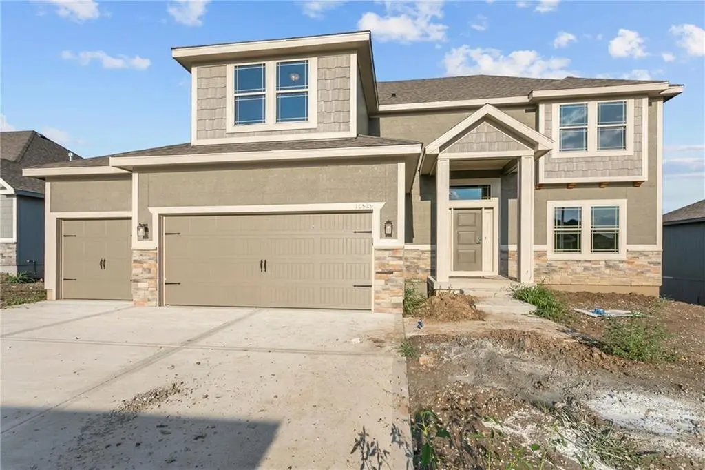 11034 N Corrington AVE, Kansas City, MO 64156