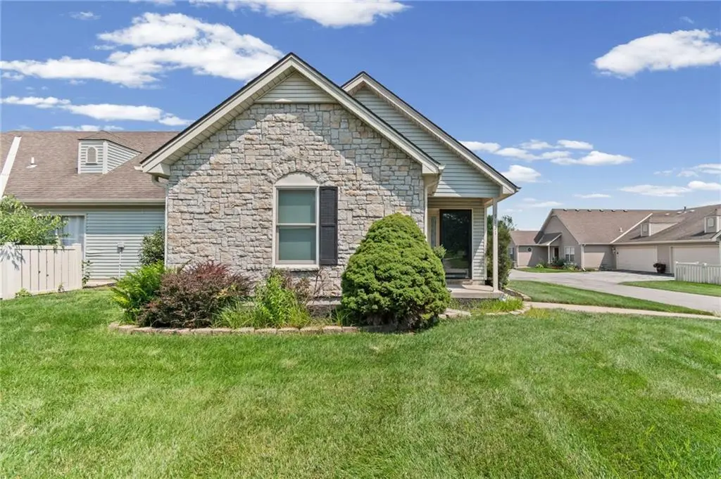 9831 N POTTER AVE, Kansas City, MO 64157