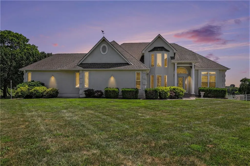 903 Doc Henry RD, Greenwood, MO 64034