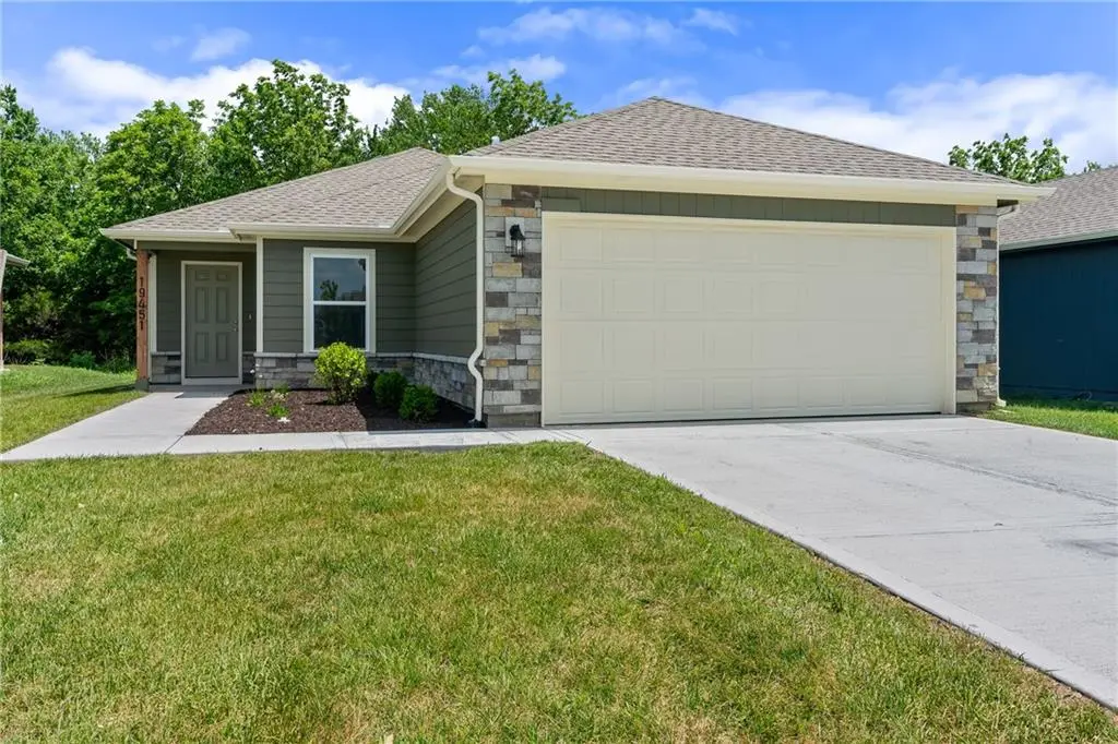 20279 W 195th ST, Spring Hill, KS 66083