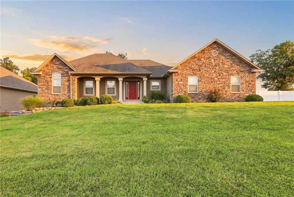 628 Oakmont DR, Warrensburg, MO 64093