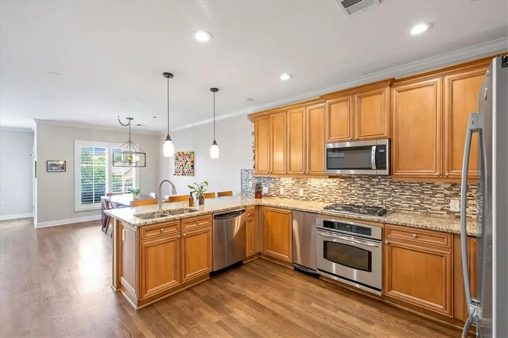 10511 Mission RD #203A, Leawood, KS 66206