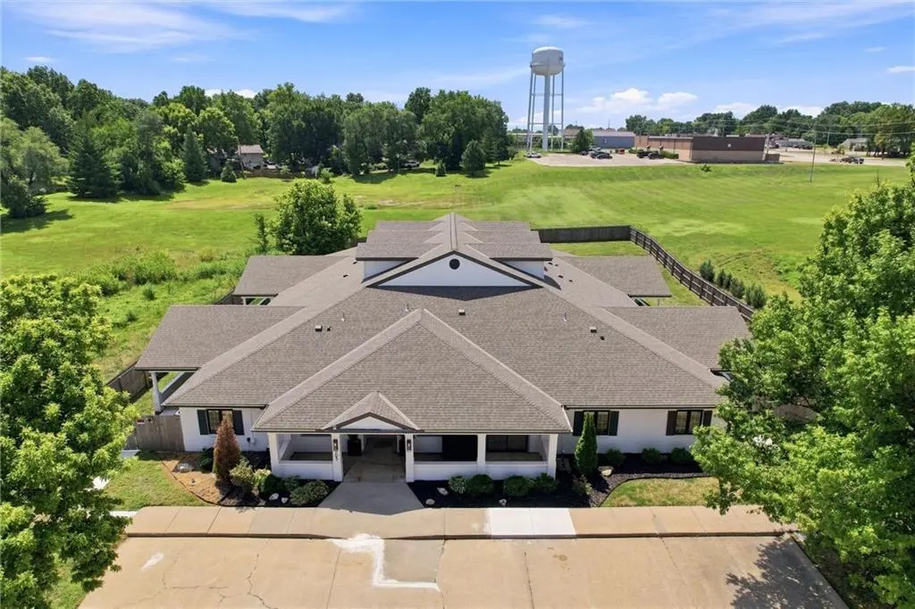 105 E AMITY ST, Louisburg, KS 66053
