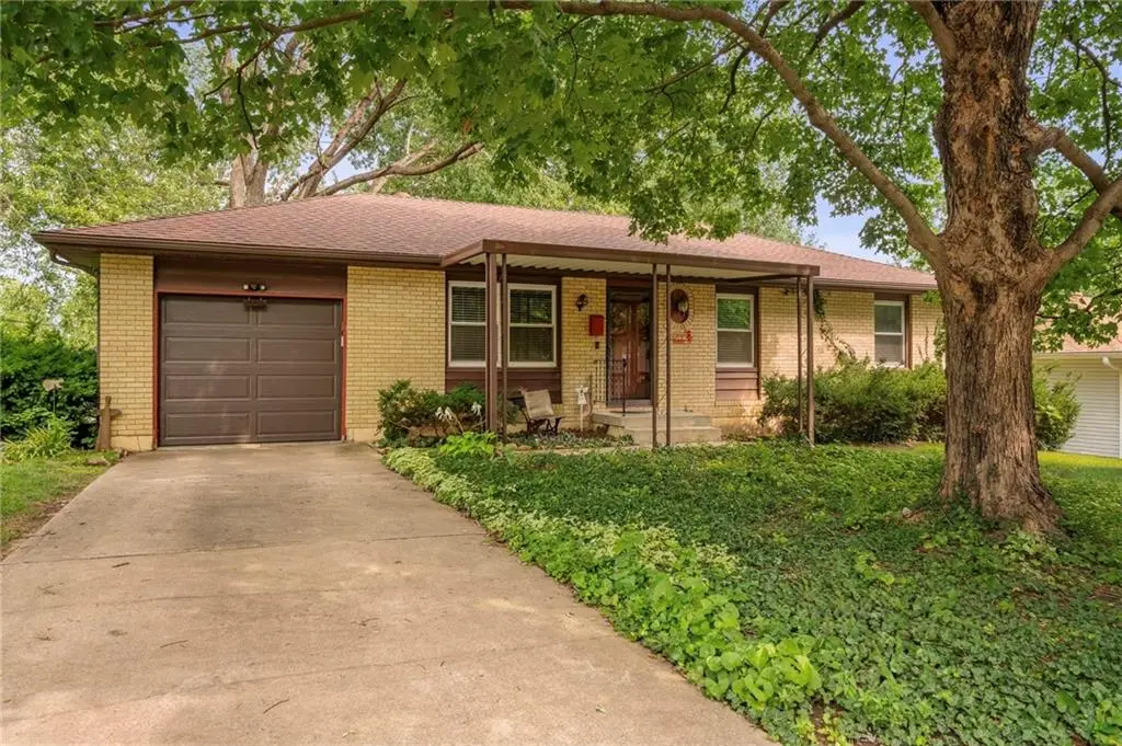 3701 Randall DR, Independence, MO 64055