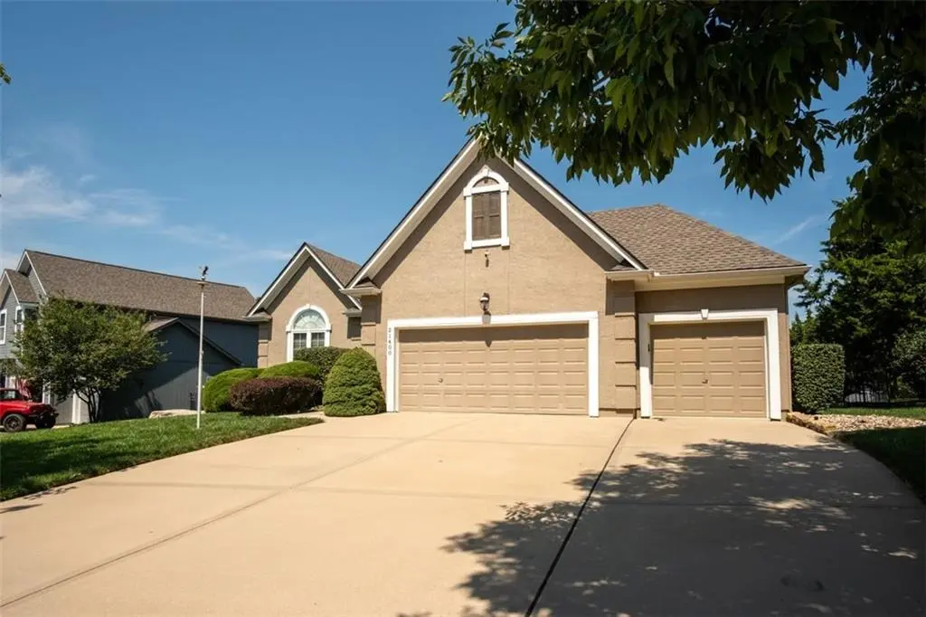 21400 W 98th PL, Lenexa, KS 66220