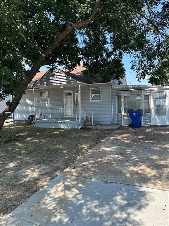1914 W 5th ST, Coffeyville, KS 67337