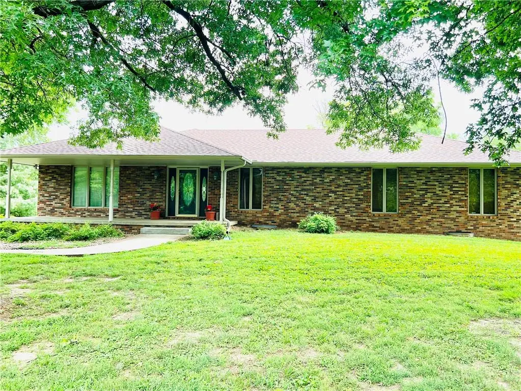 8201 SE 371 HWY, St Joseph, MO 64507