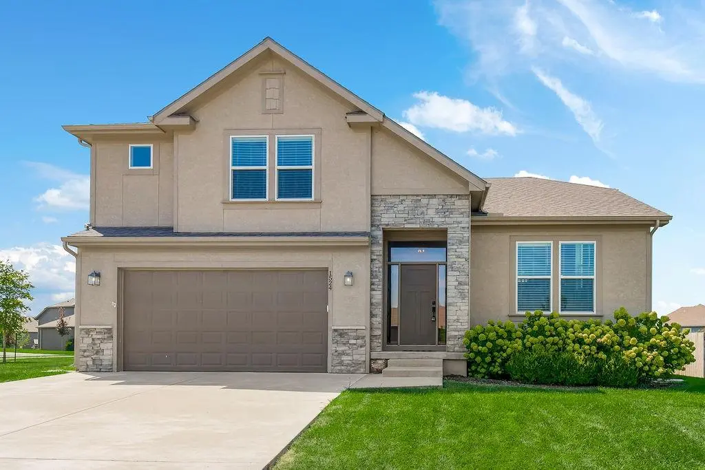 1524 N 156th ST, Basehor, KS 66007