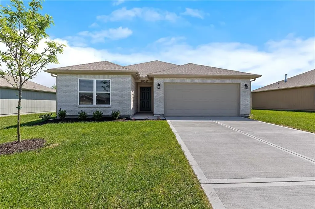 37990 W 207th TER, Edgerton, KS 66021