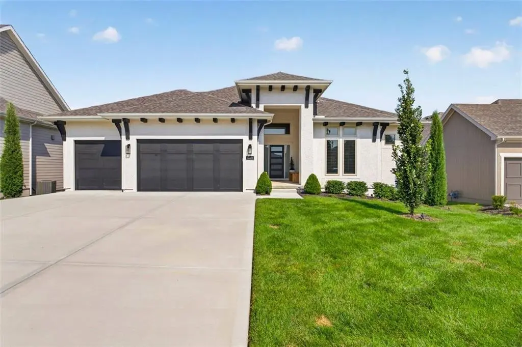 17401 Oakshire ST, Overland Park, KS 66221