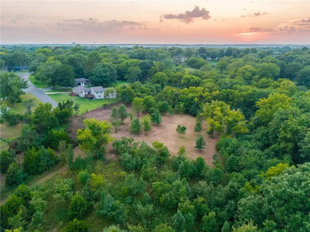 NW Sage AVE, Parkville, MO 64152