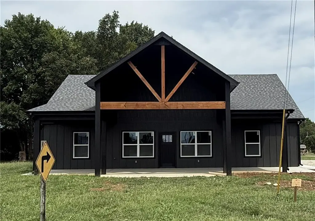 121 Elm DR, Linn Valley, KS 66040