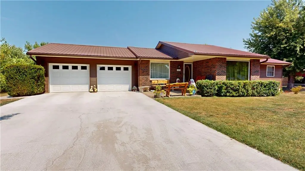 109 E Hardin PL, Nevada, MO 64772
