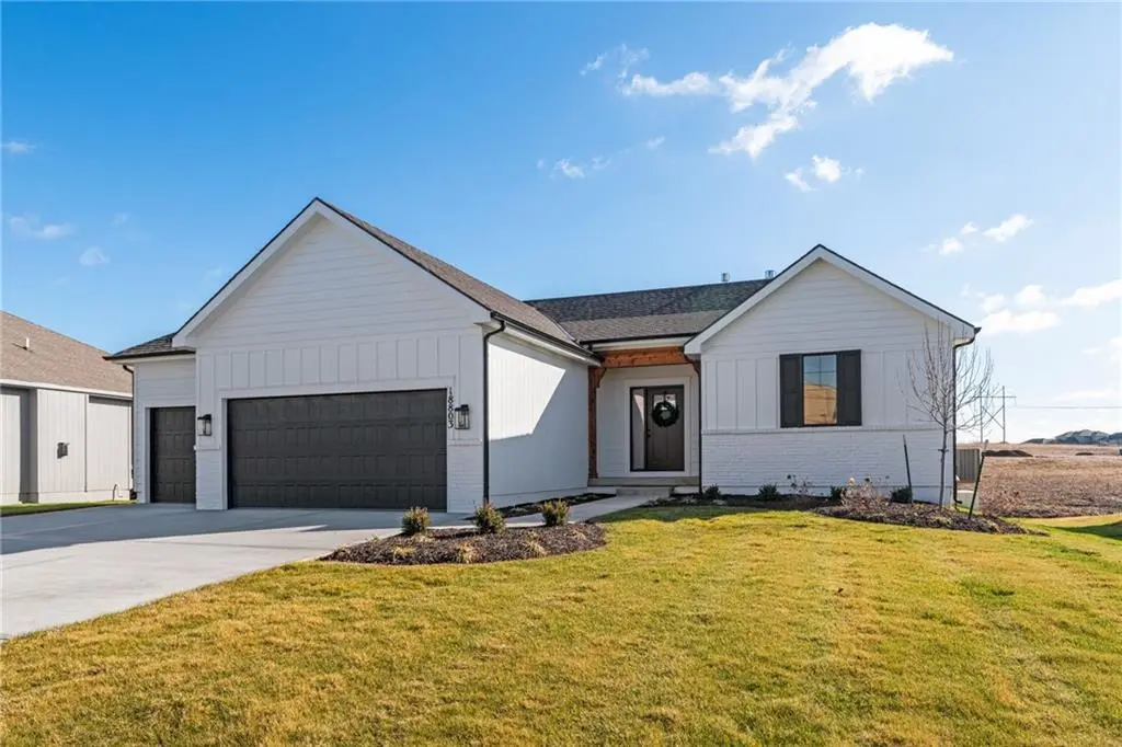 17486 W 169th TER, Olathe, KS 66062