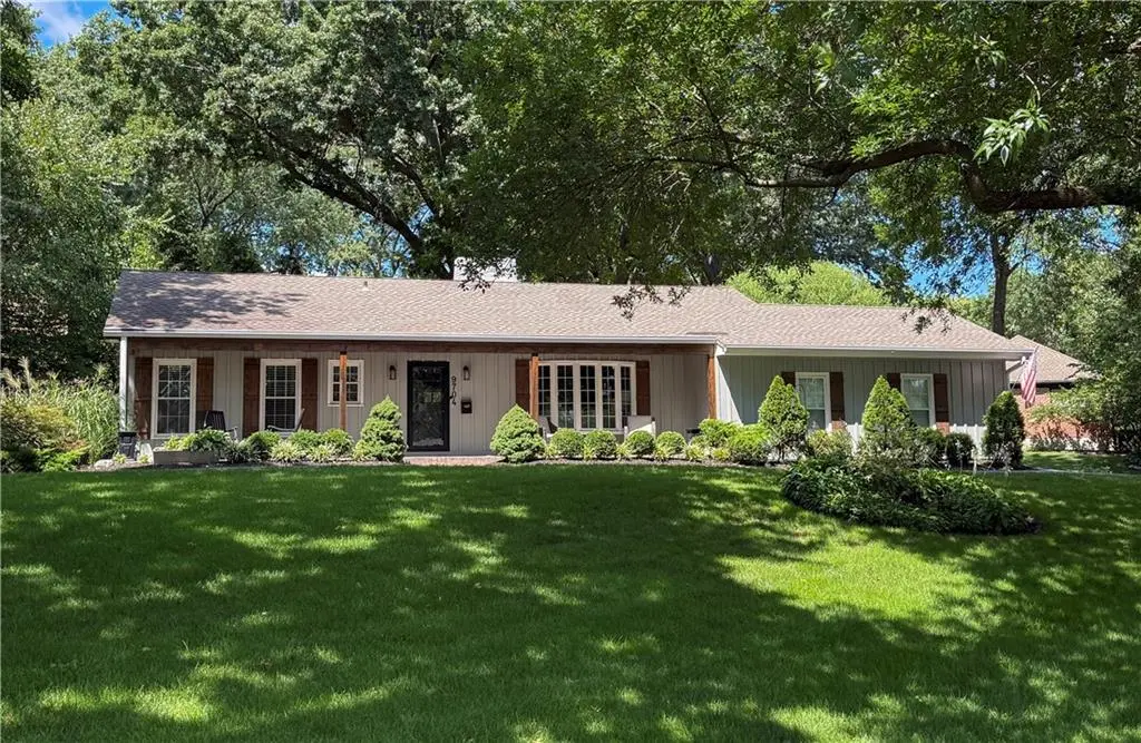 9704 Manor RD, Leawood, KS 66206