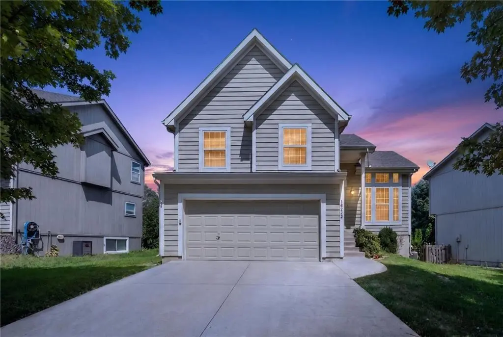 16222 W 157th TER, Olathe, KS 66062
