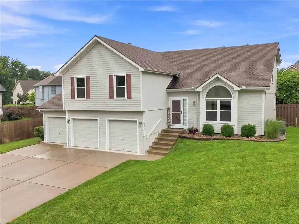 7338 N Booth AVE, Kansas City, MO 64158