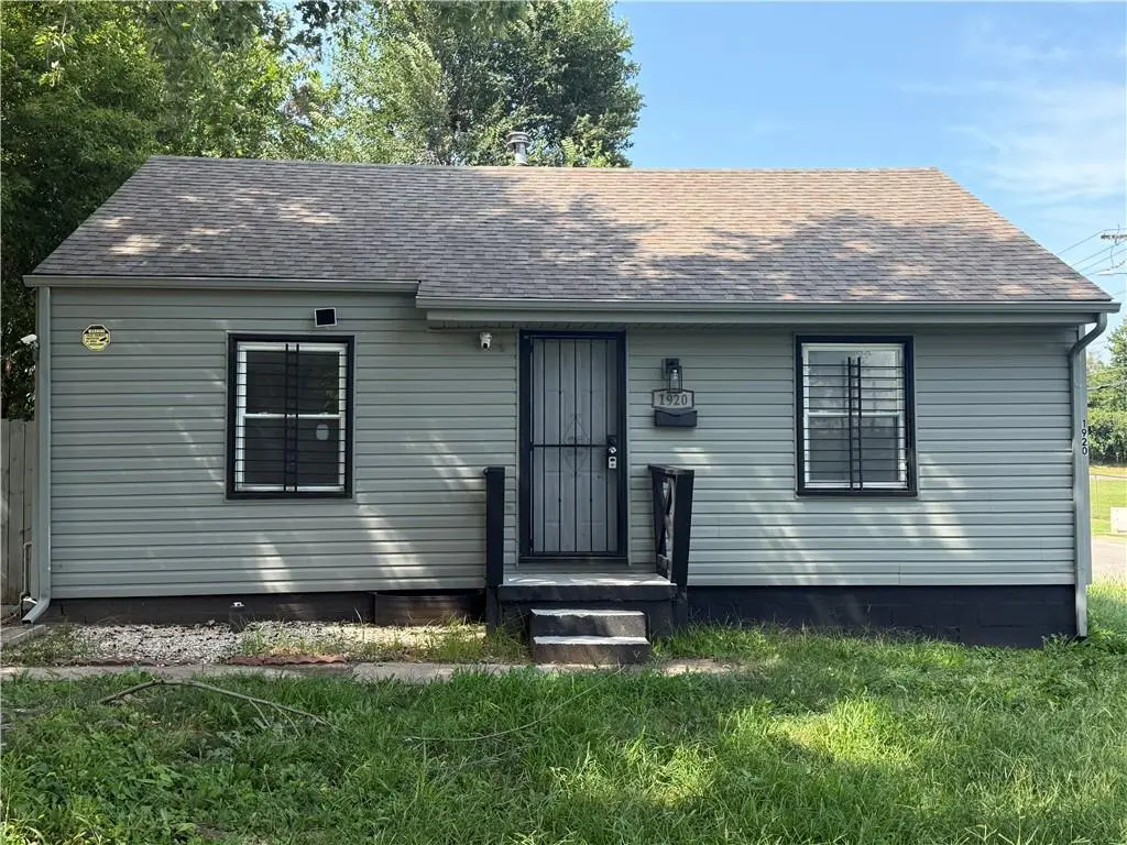 1920 E 84TH TER, Kansas City, MO 64132