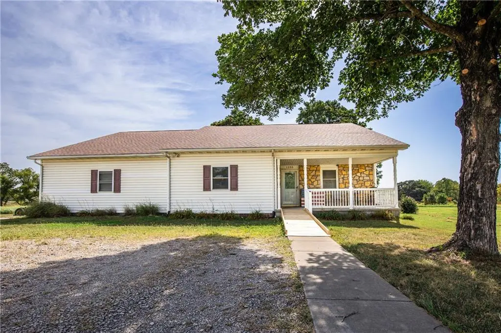 1255 245th ST, Fort Scott, KS 66701