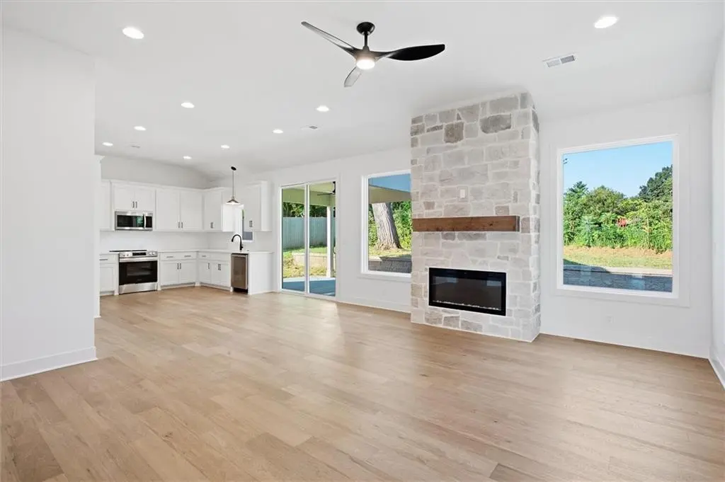 21043 S 225th ST, Spring Hill, KS 66083
