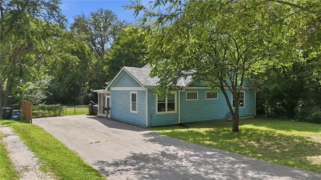 1109 E Gudgell AVE, Independence, MO 64055