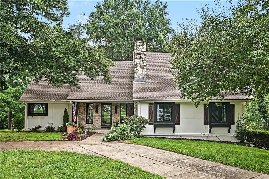 4811 Lees Summit RD, Kansas City, MO 64136