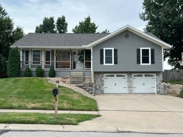 801 Feldspar ST, Kearney, MO 64060