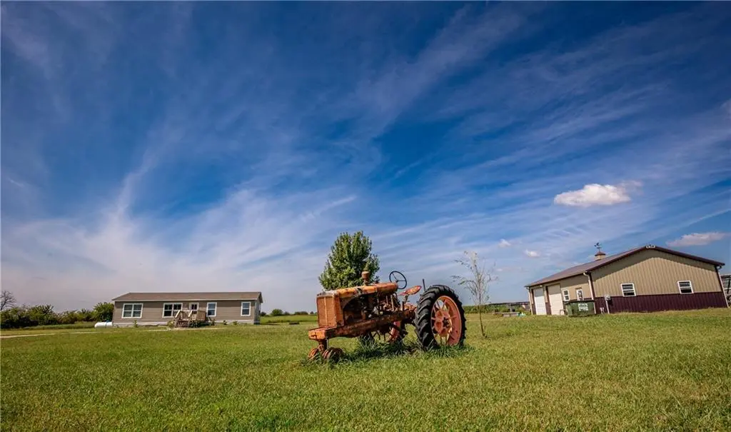 950 Eisenhower RD, Princeton, KS 66078