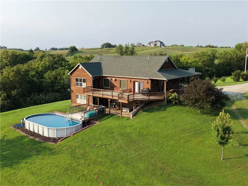 954 Tioga Rd RD, Wathena, KS 66090